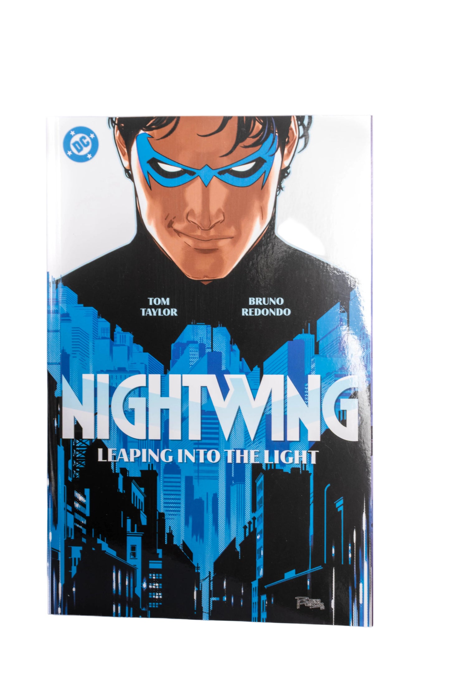 NIGHTWING VOLUME ONE LEAPING INTO THE LIGHT