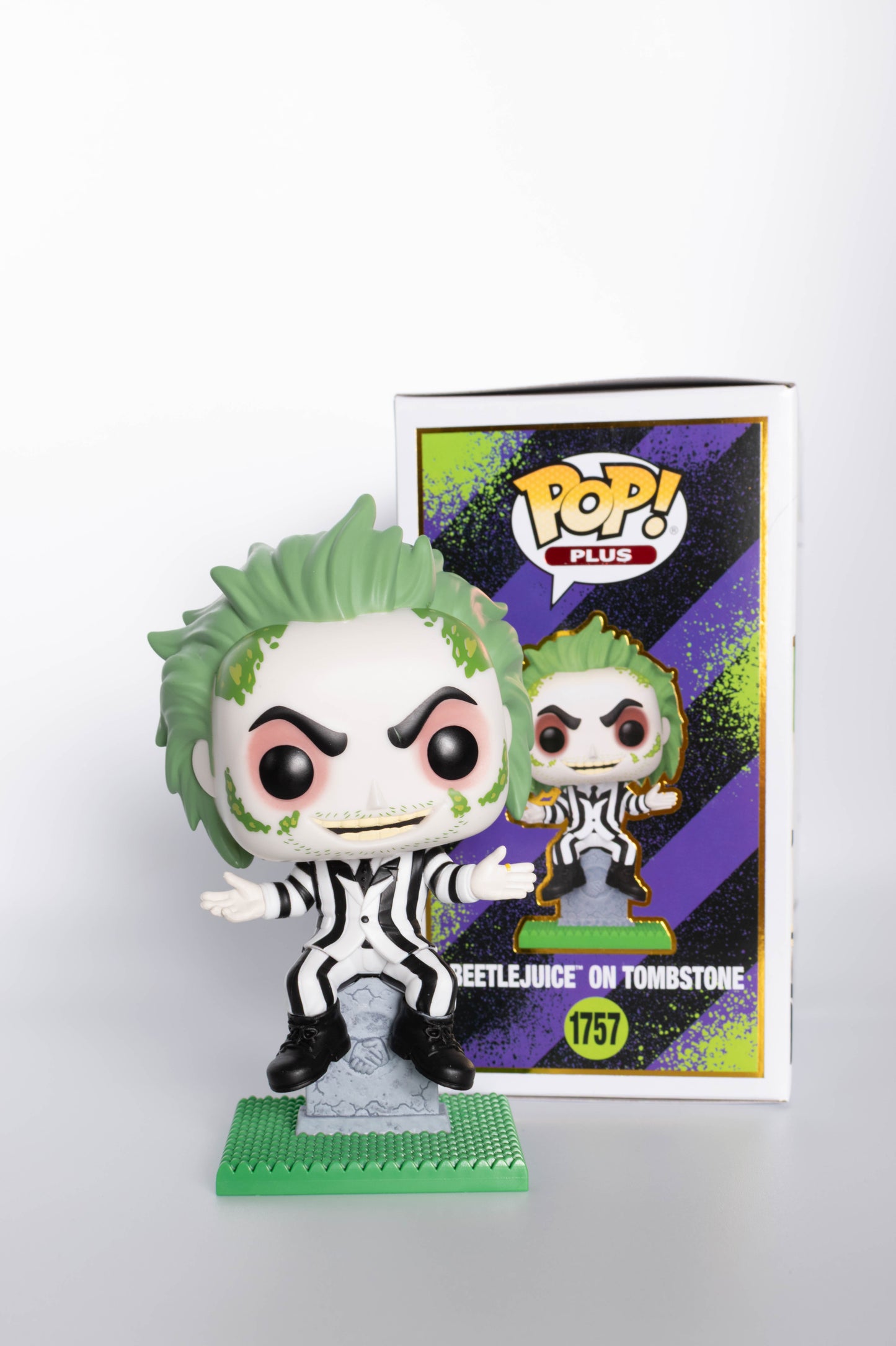 FUNKO POP PLUS BEETLEJUICE ON TOMBSTONE